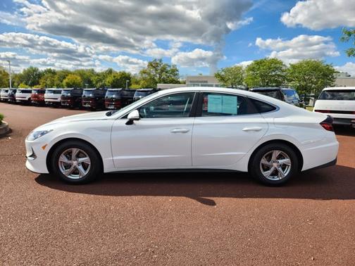 2022 Hyundai SONATA SE