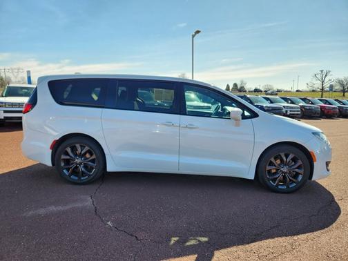 2019 Chrysler Pacifica Touring Plus