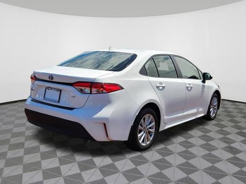 Ice 2024 Toyota Corolla Hybrid LE