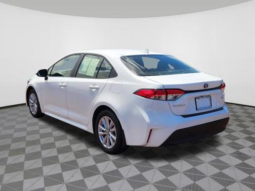 Ice 2024 Toyota Corolla Hybrid LE
