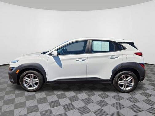 Lunar White 2023 Hyundai KONA SE