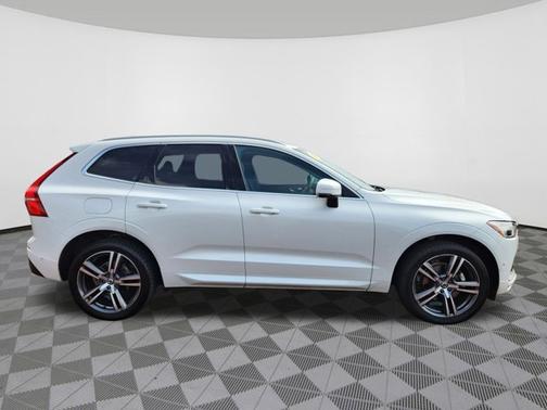 2019 Volvo XC60 T5 Momentum