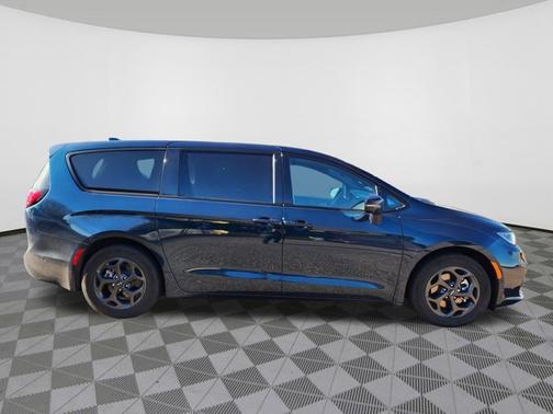 2022 Chrysler Pacifica Hybrid Limited