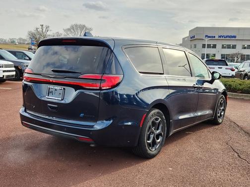 2022 Chrysler Pacifica Hybrid Limited