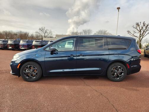 2022 Chrysler Pacifica Hybrid Limited