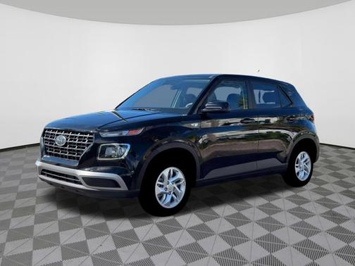 Onyx Black 2026 Hyundai VENUE SE