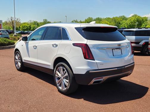 Crystal White Tricoat 2024 Cadillac XT5 AWD Premium Luxury