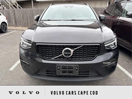 2023 Volvo XC40 B5 Plus Dark Theme