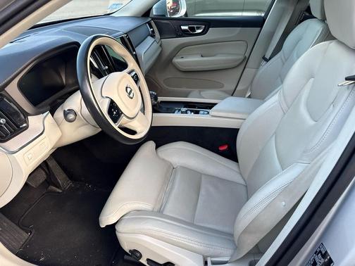 Bright Silver Metallic 2021 Volvo XC60 T6 Inscription