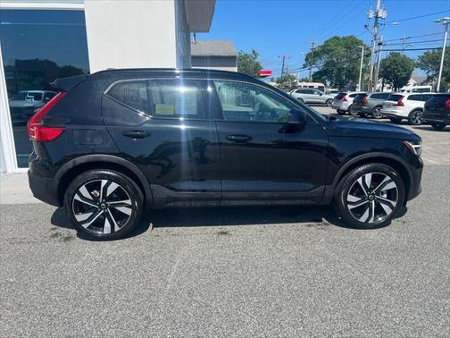 2024 Volvo XC40 B5 Plus Dark Theme