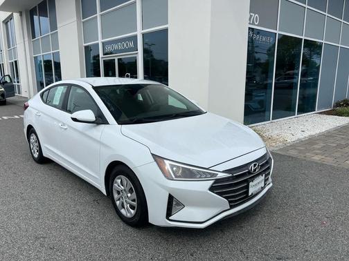 2019 Hyundai ELANTRA SE