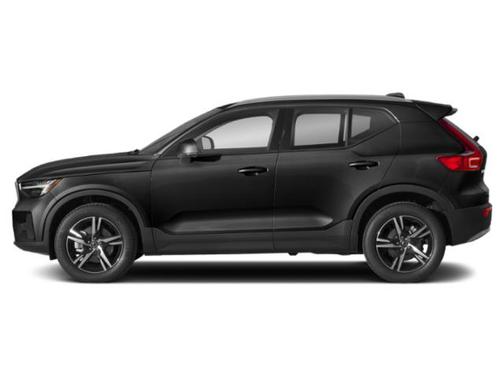 2023 Volvo XC40 B5 Plus Dark Theme