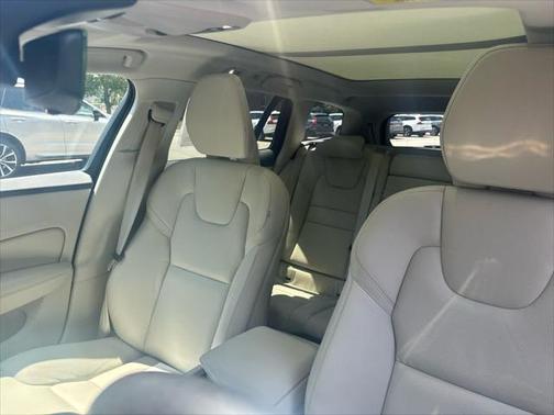 2021 Volvo V60 Cross Country T5