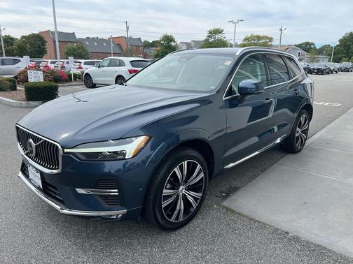 2023 Volvo XC60 B5 Ultimate Bright Theme
