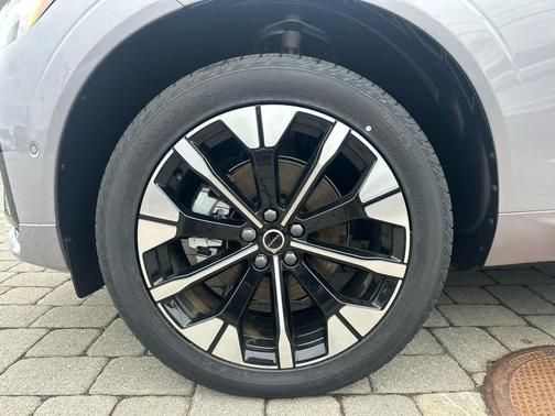 Aurora Silver 2026 Volvo XC60 B5 Plus