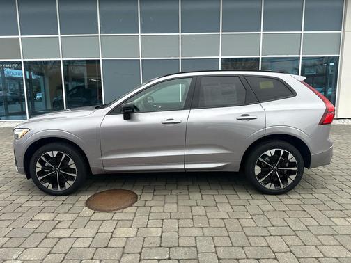 Aurora Silver 2026 Volvo XC60 B5 Plus