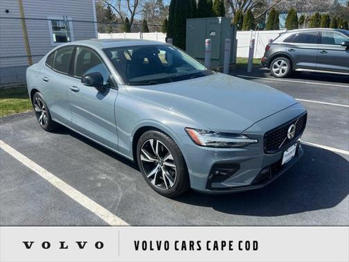 2024 Volvo S60 B5 Core Dark Theme