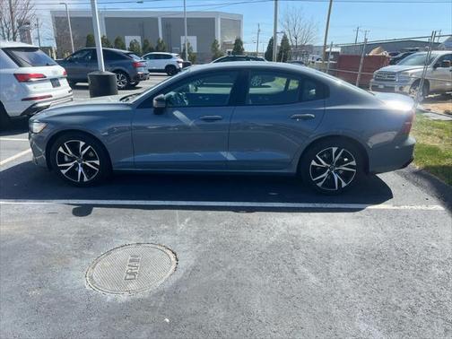 2024 Volvo S60 B5 Core Dark Theme