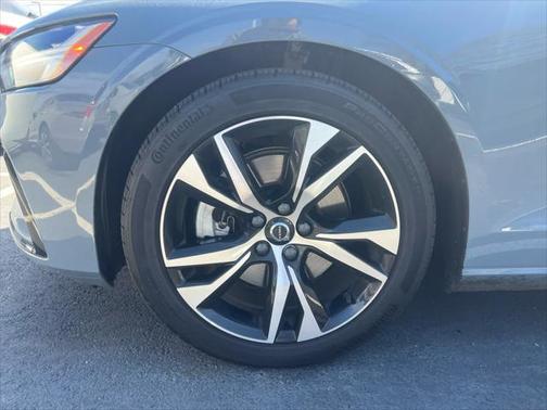 2024 Volvo S60 B5 Core Dark Theme