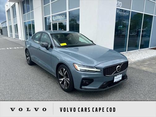 2024 Volvo S60 B5 Core Dark Theme