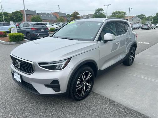 2025 Volvo XC40 B5 Core Bright Theme