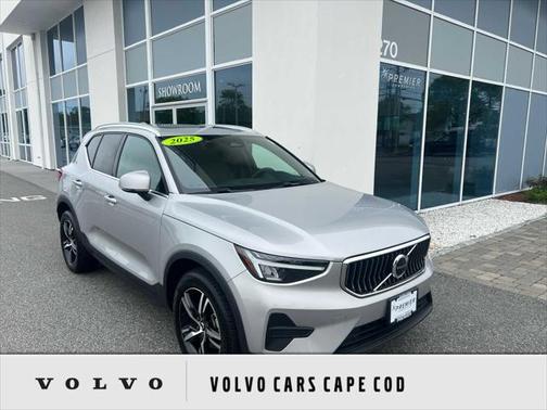 2025 Volvo XC40 B5 Core Bright Theme