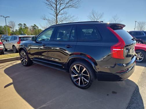 2023 Volvo XC90 Recharge Plug-In Hybrid T8 Plus Dark Theme 7-Seater