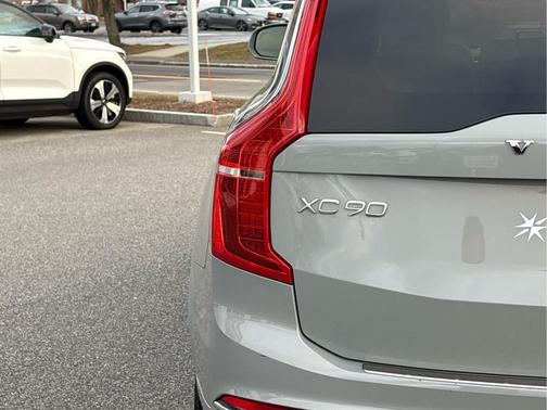 2024 Volvo XC90 B6 Plus Bright Theme 7-Seater