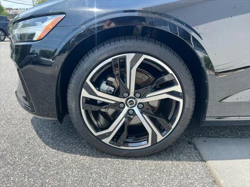 2025 Volvo S60 B5 Plus