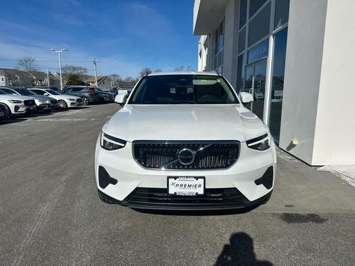 2023 Volvo XC40 B5 Core