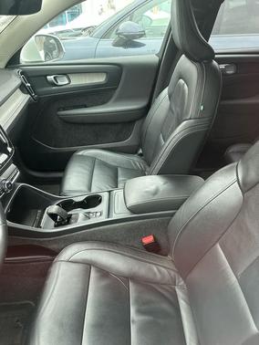 2023 Volvo XC40 B5 Core