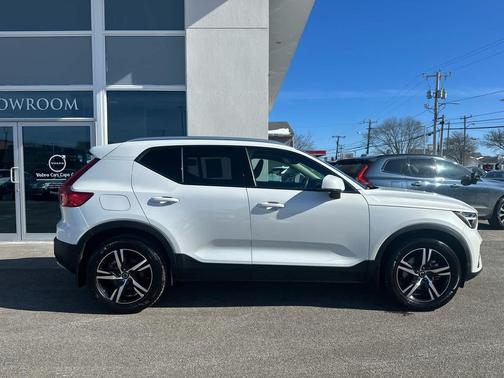 2023 Volvo XC40 B5 Core