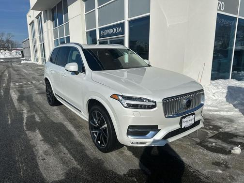 2024 Volvo XC90 B6 Plus Bright Theme 6-Seater