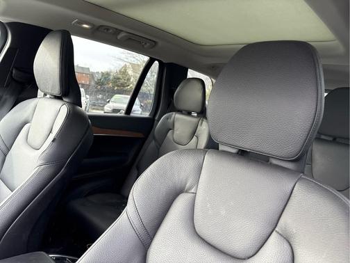 2024 Volvo XC90 B6 Plus Bright Theme 6-Seater