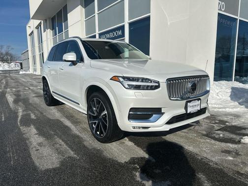 2024 Volvo XC90 B6 Plus Bright Theme 6-Seater