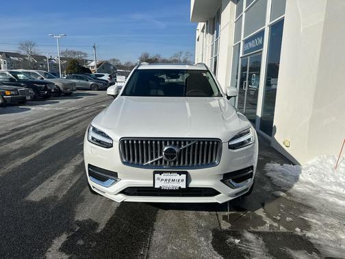 2024 Volvo XC90 B6 Plus Bright Theme 6-Seater