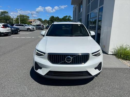 2025 Volvo XC40 B5 Core Bright Theme