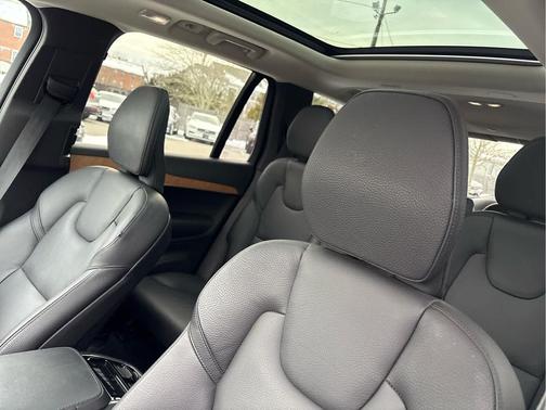 2024 Volvo XC90 B6 Plus Bright Theme 7-Seater