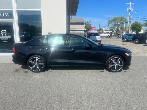 2025 Volvo S60 B5 Plus