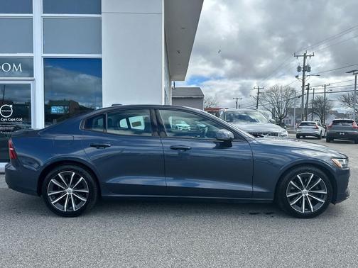2021 Volvo S60 T5 Momentum