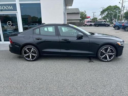 2025 Volvo S60 B5 Plus