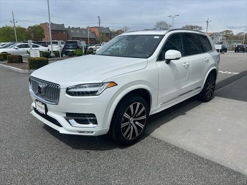 2025 Volvo XC90 B5 Core