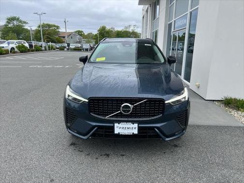 2025 Volvo XC60 Plus