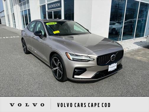 2024 Volvo S60 B5 Plus Dark Theme