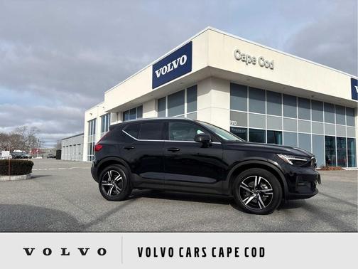 2023 Volvo XC40 B5 Plus Bright Theme