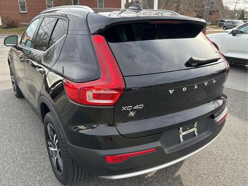 2023 Volvo XC40 B5 Plus Bright Theme
