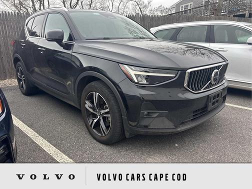 2023 Volvo XC40 B5 Plus Bright Theme