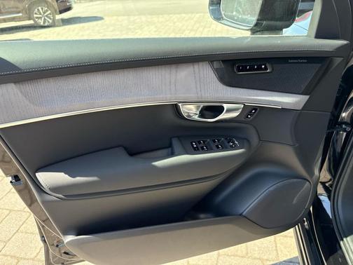 Onyx Black Metallic 2026 Volvo XC90 Plug-In Hybrid Ultra, T8 AWD, Electric/Gasoline, Bright, 6 Seats