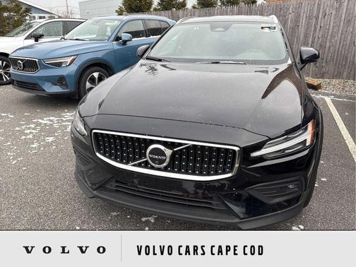 2025 Volvo V60 Cross Country Plus, B5 AWD Gas (mild hybrid)