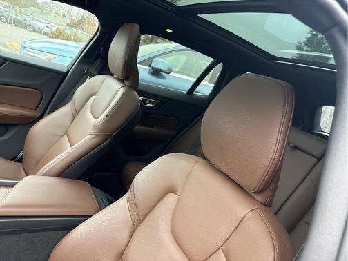 2025 Volvo V60 Cross Country Plus, B5 AWD Gas (mild hybrid)